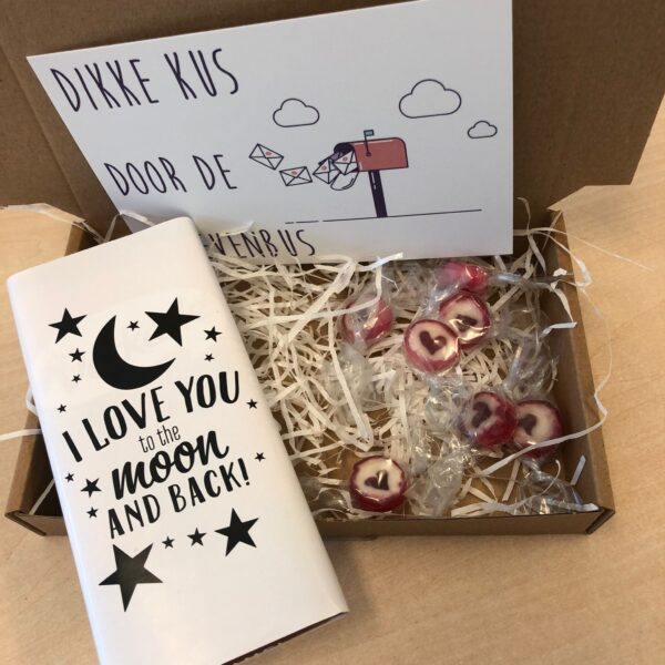 I love you to the moon and back - brievenbusbox